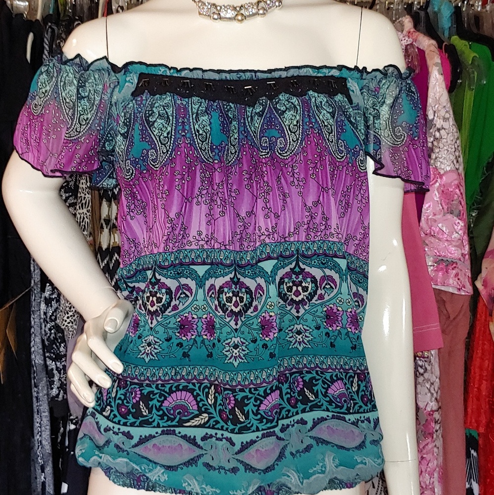 Off-the-shoulder cutie